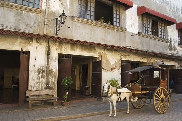 Horse and cart in Spanish Old Town