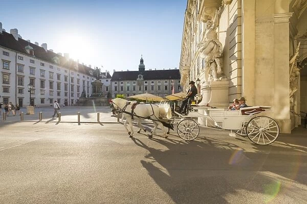 Horse drawn carriage (fiaker), Internal Castle Square, Hofburg, Vienna, Austria, Europe