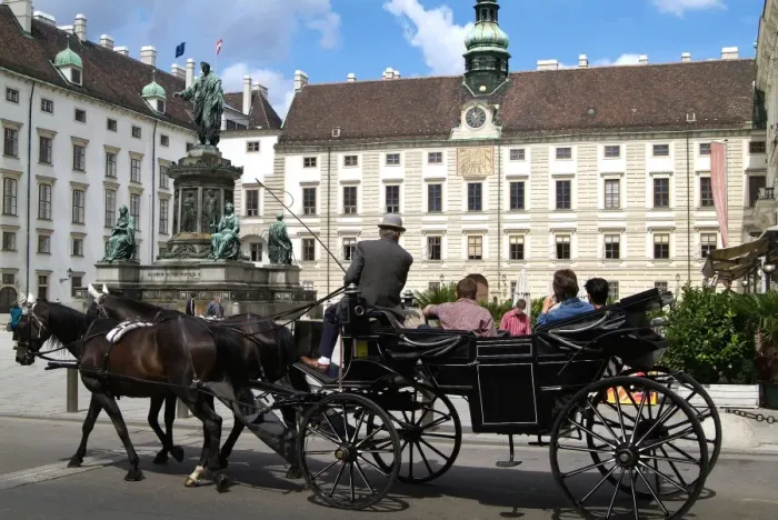 Framed Print : Horse-drawn carriage at the Hofburg, Vienna, Austria, Europe Framed Print : Horse-drawn carriage at the Hofburg, Vienna, Austria, Europe