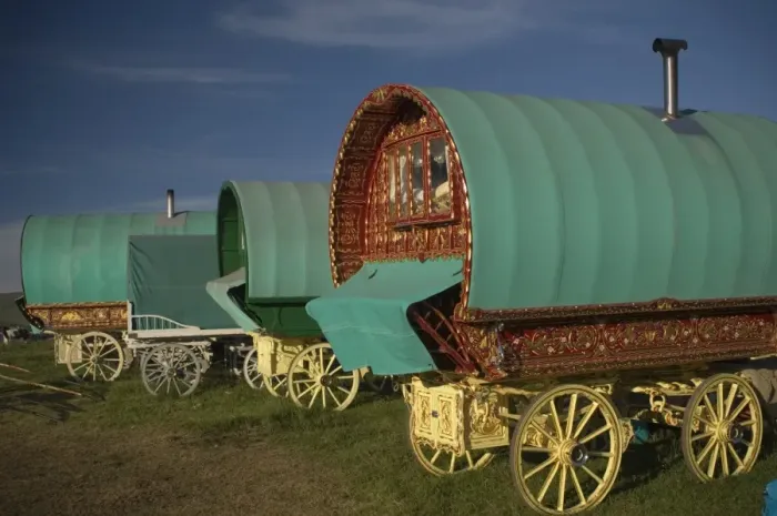 Framed Print : Horse drawn hooped caravans, Appleby annual horse fair, Eden Valley, Lake District