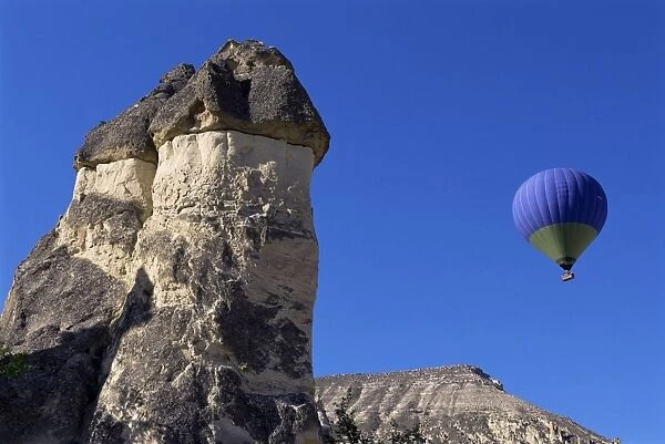 Hot air balloon above the Goreme Valley