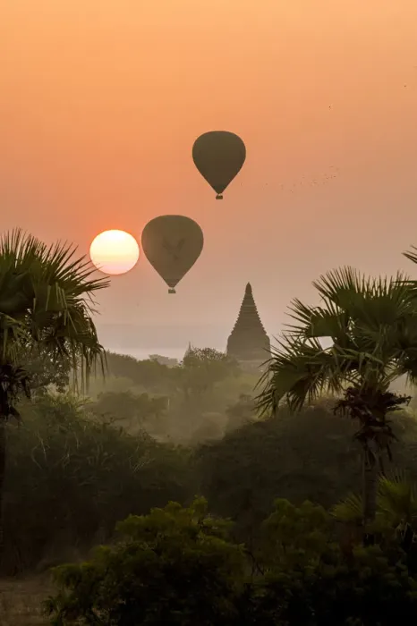 Framed Print : Hot air balloons over Bagan at sunrise, Bagan (Pagan), Myanmar (Burma), Asia Framed Print : Hot air balloons over Bagan at sunrise, Bagan (Pagan), Myanmar (Burma), Asia
