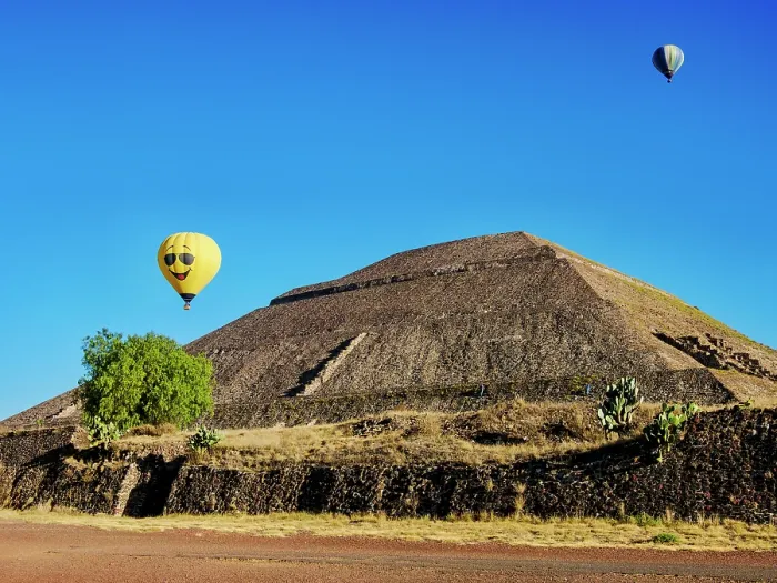 Framed Print : Hot air balloons flying over the Pyramid of the Sun, Teotihuacan, Mexico State, Mexico Framed Print : Hot air balloons flying over the Pyramid of the Sun, Teotihuacan, Mexico State, Mexico
