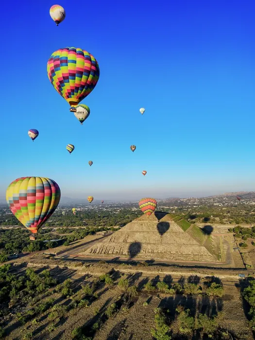 Framed Print : Hot air balloons flying over the Pyramid of the Sun at sunrise, aerial view, Teotihuacan, Mexico State, Mexico Framed Print : Hot air balloons flying over the Pyramid of the Sun at sunrise, aerial view, Teotihuacan, Mexico State, Mexico