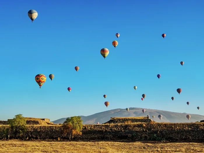 Framed Print : Hot air balloons flying over the Teotihuacan Archaeological Site at sunrise, Mexico State, Mexico Framed Print : Hot air balloons flying over the Teotihuacan Archaeological Site at sunrise, Mexico State, Mexico
