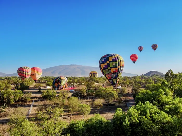 Framed Print : Hot air balloons landing at Teotihuacan, Mexico State, Mexico Framed Print : Hot air balloons landing at Teotihuacan, Mexico State, Mexico