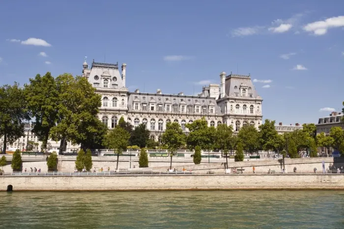 Framed Print : Hotel de Ville on the banks of the River Seine, Paris, France, Europe Framed Print : Hotel de Ville on the banks of the River Seine, Paris, France, Europe