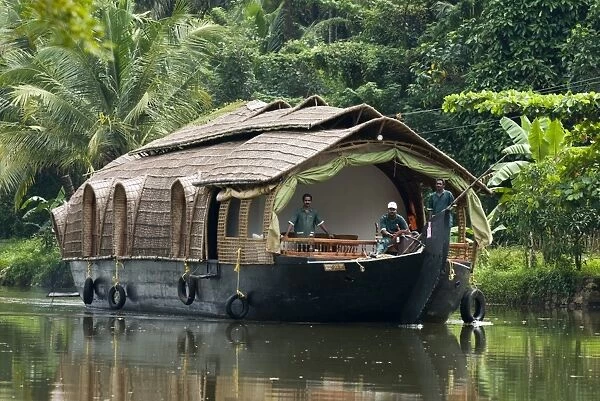 House boat on the Backwaters, near Alappuzha (Alleppey), Kerala, India, Asia