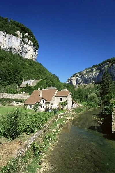 House beside the Seille river, Baume-les-Messieurs, Jura, Franche-Comte, France, Europe