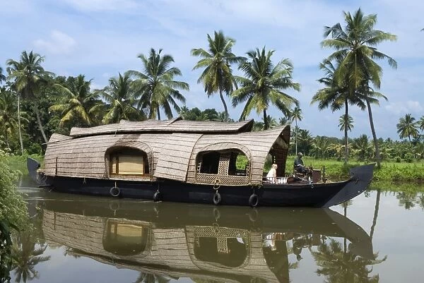 Houseboat along the Backwaters, near Alappuzha (Alleppey), Kerala, India, Asia
