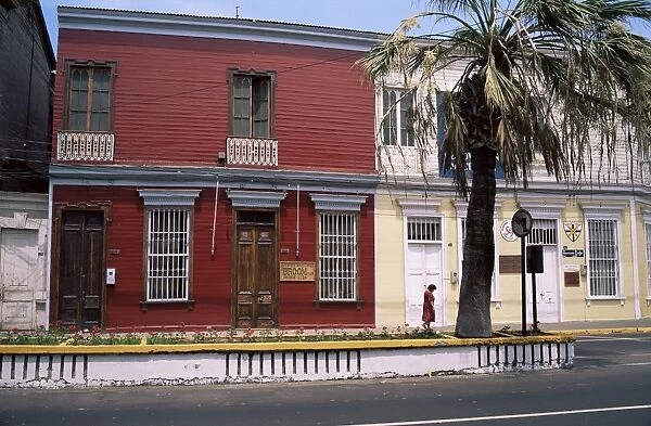 Houses in American Georgian style dating from between 1880 and 1920, Avenida Baquedano