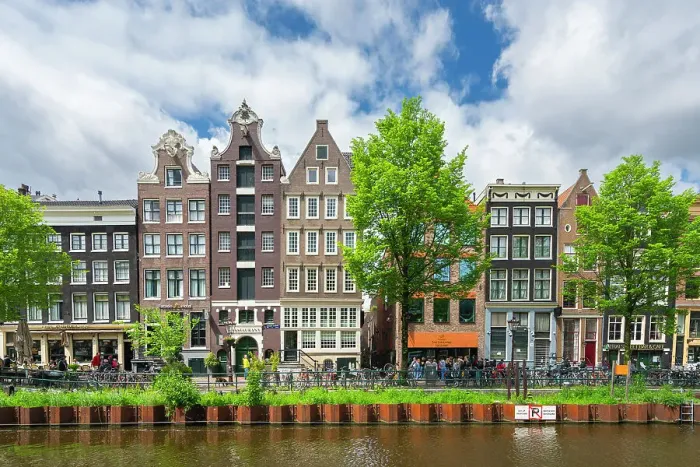 Framed Print : Houses by Oudezijds Voorburgwal canal, Amsterdam, The Netherlands, Europe Framed Print : Houses by Oudezijds Voorburgwal canal, Amsterdam, The Netherlands, Europe