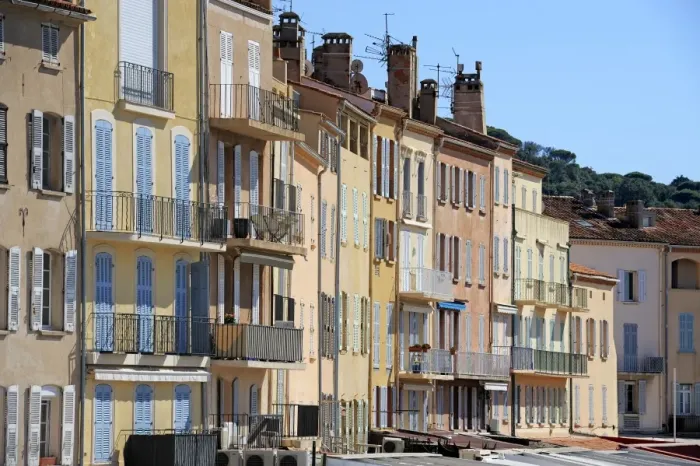 Framed Print : Houses on the quayside, Vieux Port harbour, St. Tropez, Var, Provence, Cote d Azur Framed Print : Houses on the quayside, Vieux Port harbour, St. Tropez, Var, Provence, Cote d Azur