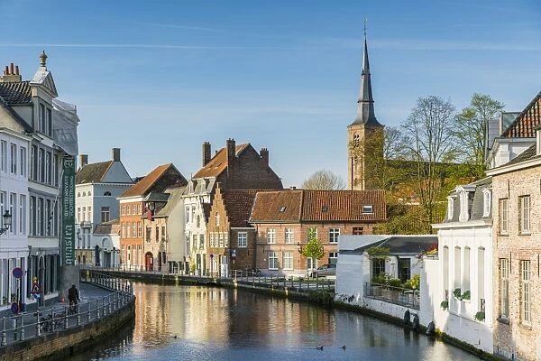 Houses on water canal, Bruges, West Flanders province, Flemish region, Belgium, Europe