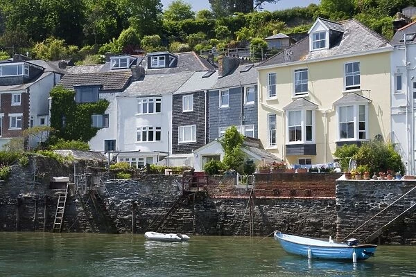 Houses on the waters edge in Fowey, Cornwall, England, United Kingdom, Europe