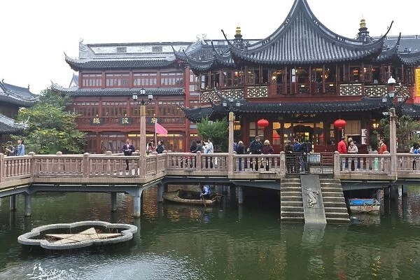 Hu Xing Ting Teahouse and zigzag Bridge of Nine Turnings, Yu Yuan (Yuyuan) Bazaar, Shanghai, China, Asia