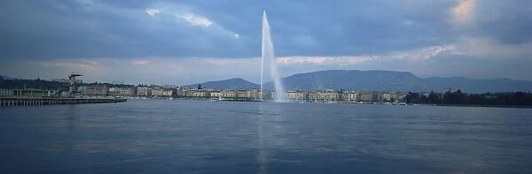 Huge water fountain on Lake Genava