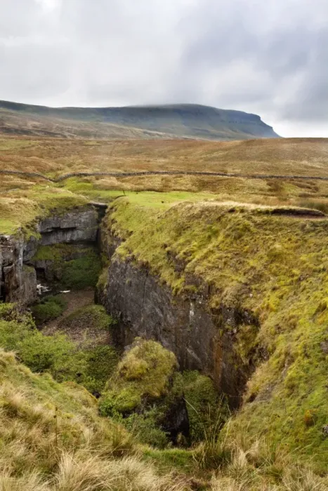 Framed Print : Hull Pot and Pen Y Ghent Horton in Ribblesdale, Yorkshire Dales, Yorkshire, England, United Kingdom, Europe Framed Print : Hull Pot and Pen Y Ghent Horton in Ribblesdale, Yorkshire Dales, Yorkshire, England, United Kingdom, Europe