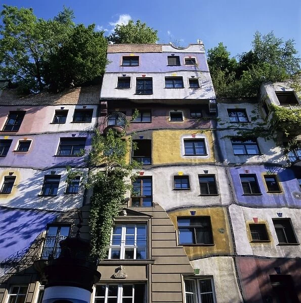 Hundertwasserhaus (antitraditional architecture), Vienna, Austria, Europe
