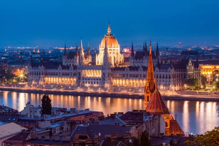 Framed Print : The Hungarian Parliament Building and River Danube at night, UNESCO World Heritage Site Framed Print : The Hungarian Parliament Building and River Danube at night, UNESCO World Heritage Site
