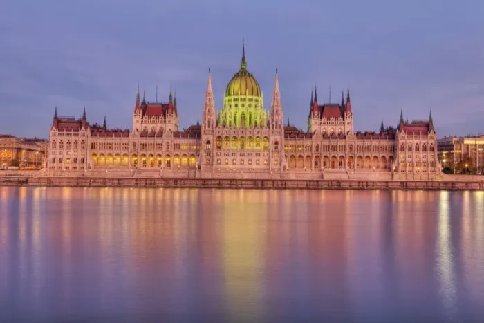 Framed Print : Hungarian Parliament Building and the River Danube at sunset, Budapest, Hungary, Europe Framed Print : Hungarian Parliament Building and the River Danube at sunset, Budapest, Hungary, Europe