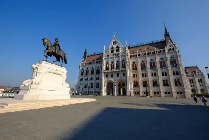 Framed Print : The Hungarian Parliament Building and statue of Gyula Andressy, Budapest, Hungary, Europe Framed Print : The Hungarian Parliament Building and statue of Gyula Andressy, Budapest, Hungary, Europe