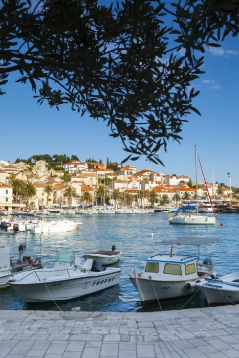 Framed Print : Hvars picturesque harbour, Stari Grad (Old Town), Hvar, Dalmatia, Croatia, Europe Framed Print : Hvars picturesque harbour, Stari Grad (Old Town), Hvar, Dalmatia, Croatia, Europe