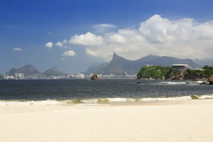 Framed Print : Icarai beach in Niteroi with Oscar Niemeyers MAC (Contemporary Art Museum) in the foreground Framed Print : Icarai beach in Niteroi with Oscar Niemeyers MAC (Contemporary Art Museum) in the foreground