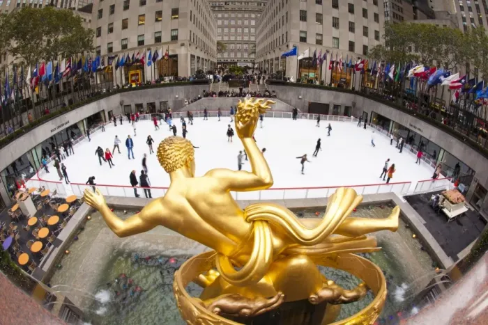 Framed Print : Ice skating rink below the Rockefeller Centre building on Fifth Avenue Framed Print : Ice skating rink below the Rockefeller Centre building on Fifth Avenue