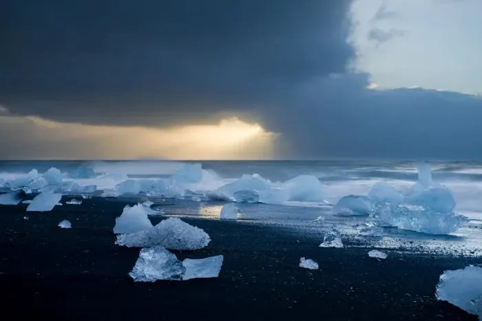 Framed Print : Icebergs on Beach, Jokulsarlon, Iceland, Polar Regions Framed Print : Icebergs on Beach, Jokulsarlon, Iceland, Polar Regions