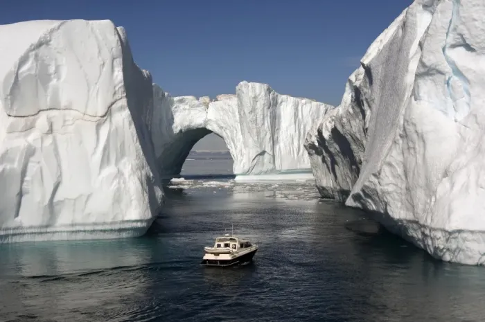 Framed Print : Icebergs in Disko Bay, natural arch and motorboat, UNESCO World Heritage Site, Ilulissat (Jakobshavn), Greenland, Denmark, Polar Regions Framed Print : Icebergs in Disko Bay, natural arch and motorboat, UNESCO World Heritage Site, Ilulissat (Jakobshavn), Greenland, Denmark, Polar Regions