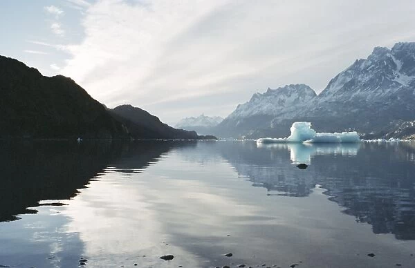 Icebergs in glacier lake, Torres del Paine, Chile, South America