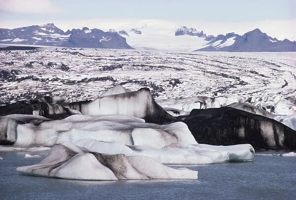 Icebergs on Jokulsa Lake
