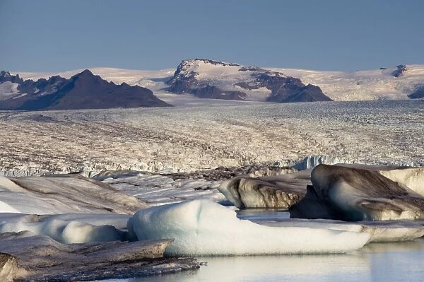 Icebergs in Jokulsarlon glacial lagoon, Breidamerkurjokull (Vatnajokull) glacier in the distance