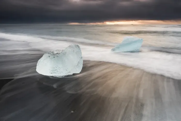 Framed Print : Icebergs at sunrise on Jokulsarlon Beach, a black volcanic sand beach in South East Iceland Framed Print : Icebergs at sunrise on Jokulsarlon Beach, a black volcanic sand beach in South East Iceland