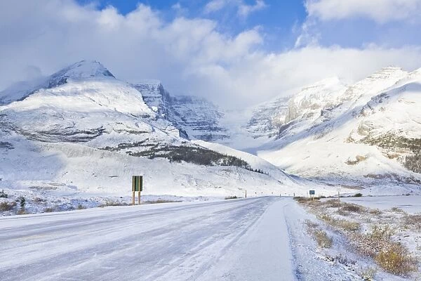 The Icefields Parkway road highway covered in ice at the Icefields Centre, Jasper National Park, UNESCO World Heritage Site, Alberta, Canadian Rockies, Canada, North America