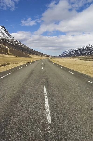 Empty Icelandic road route 1