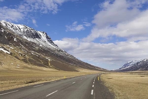 Empty Icelandic road route 1