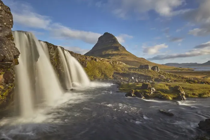 Framed Print : One of Icelands iconic landscapes, Mount Kirkjufell and Kirkjufellsfoss Falls