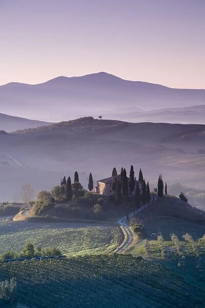 Iconic Tuscan Farmhouse, Val d Orcia, UNESCO World Heritage Site, Tuscany, Italy, Europe