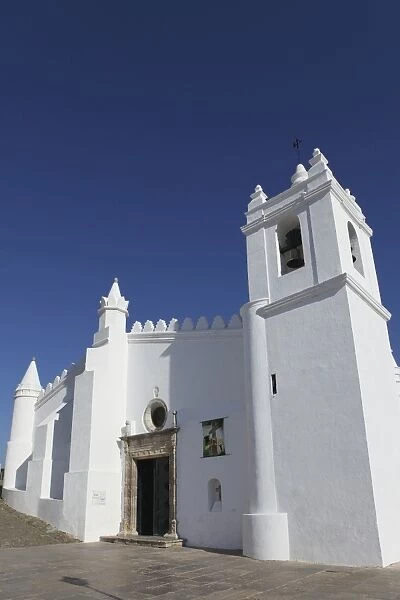 The Igreja Matriz (St. Marys Church), previously an Almoad Mosque, built in the 12th century, Mertola, Alentejo, Portugal, Europe