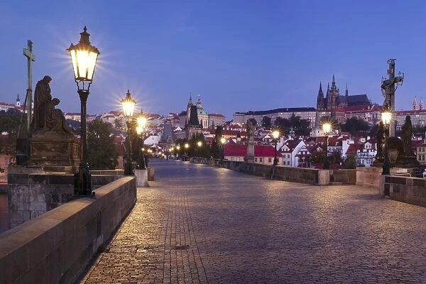 Illuminated Charles Bridge and Castle District with Hradcany, St. Vitus Cathedral and Royal Palace, UNESCO World Heritage Site, Prague, Bohemia, Czech Republic, Europe