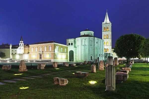 Illuminated Roman forum (Forum Romanum), St. Donats church and the bell tower of St. Anastasia cathedral at dusk, Zadar, Dalmatia, Croatia, Europe