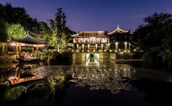 Illuminated Wen Ying Ge Tea House and pavilion at West Lake, Hangzhou, Zhejiang, China, Asia