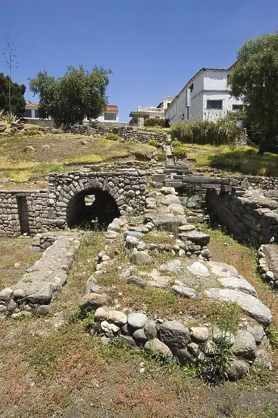Inca ruins with trapezoidal niches between Avenida Todos Santos and the Rio Tomebamba