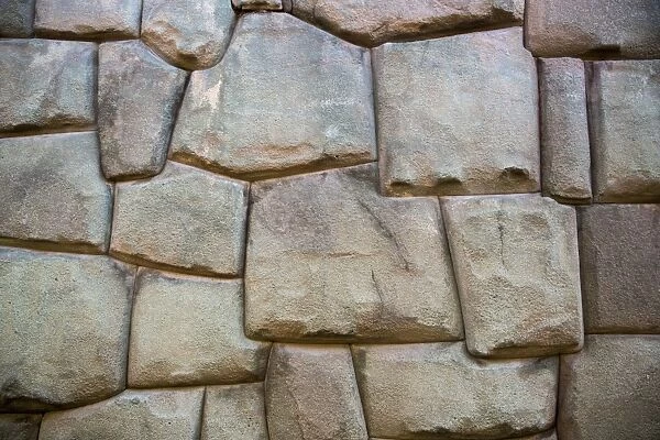 The Inca wall at Hathunrumiyoq Street, las piedras del los 12 angulos (Stone of 12 Angles), Cuzco, UNESCO World Heritage Site, Peru, South America