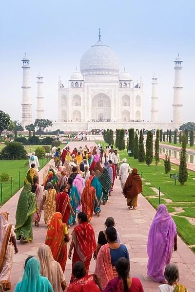 India, Uttar Pradesh, The Taj Mahal, this Mughal mausoleum has become the tourist emblem of India