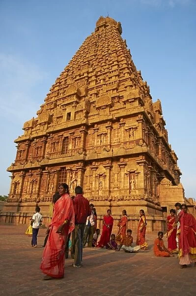Indian pilgrims, Bridhadishwara temple, UNESCO World Heritage Site, Thanjavur (Tanjore), Tamil Nadu, India, Asia