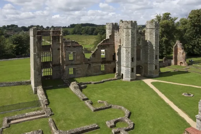 Framed Print : The inner courtyard and gate tower of the 16th century Tudor Cowdray Castle, Midhurst, West Sussex, England, United Kingdom, Europe Framed Print : The inner courtyard and gate tower of the 16th century Tudor Cowdray Castle, Midhurst, West Sussex, England, United Kingdom, Europe