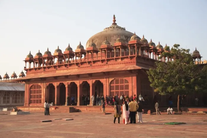 Framed Print : Inner courtyard of Jama Masjid, Fatehpur Sikri, UNESCO World Heritage Site Framed Print : Inner courtyard of Jama Masjid, Fatehpur Sikri, UNESCO World Heritage Site